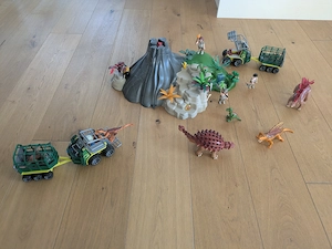 Playmobil Dinosortiment inkl. Vulkan und Fahrzeug