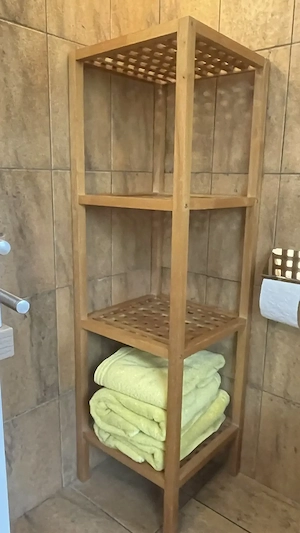 Doppelwaschbecken inkl. Grohe Mischbat., Spiegelschrank inkl. Beleuchtung, Beistellkästchen, Regal Bild 9
