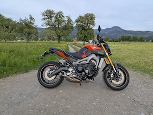 Yamaha MT-09, RN-29, blazing orange, top Zustand, viel Zubehör, wenig km  Bild 2