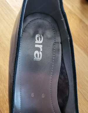 Schöne Schuhe schwarz glänzend Bild 4