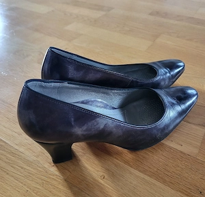 Schöne Schuhe schwarz glänzend Bild 2
