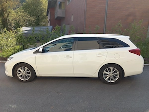 Toyota Auris TS 1,6 Valvematic Lounge Kombi   Family Van Bild 9