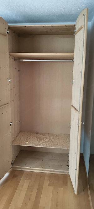 Schlafzimmerschrank Vollholz Bild 2
