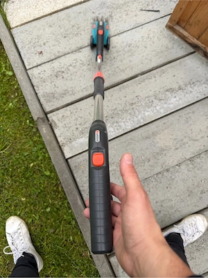 Gardena Akku-Grasschere mit Teleskopstiel und Rädern Bild 4