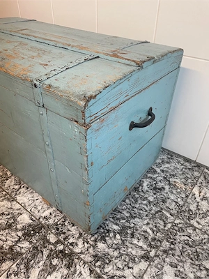 schöne Holztruhe Bild 2