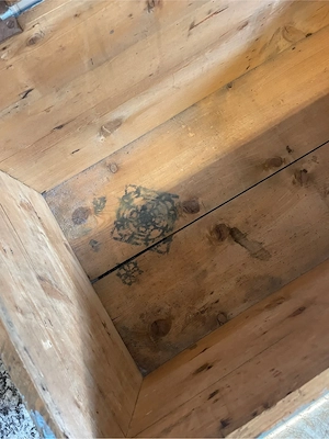 schöne Holztruhe Bild 5