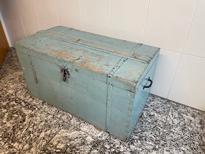 schöne Holztruhe