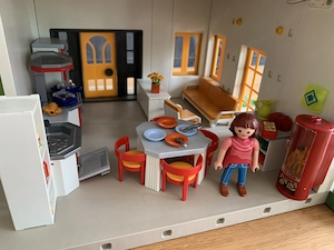 Playmobil - Einfamilienhaus mit viel Zubehör  Bild 10