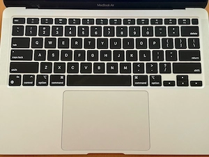 MacBook Air 13" M1 16GB RAM 2TB Speicher US-Tastatur Bild 3