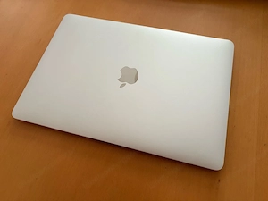 MacBook Air 13" M1 16GB RAM 2TB Speicher US-Tastatur Bild 2