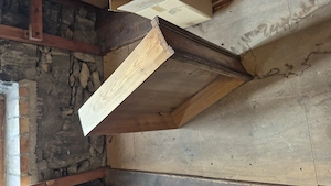 Alter Küchenschschrank mit Komode und Stühle.  Bild 2
