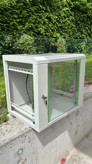 Netzwerk-Wandverteiler   Server-Rack