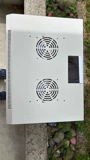 Netzwerk-Wandverteiler   Server-Rack Bild 6