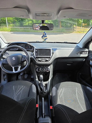 Peugeot 208 Bild 2