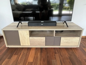 TV-Schrank mit Stauraum