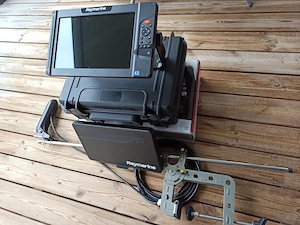 Echolot Raymarine 12 + Hv-100 Geber + Geberstange+ Koffer  Bild 2