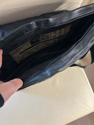 Umhängetasche aus recycelten Fahrradreifen Bild 3