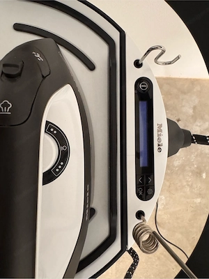 Miele B3847 mit Steamer Bild 3