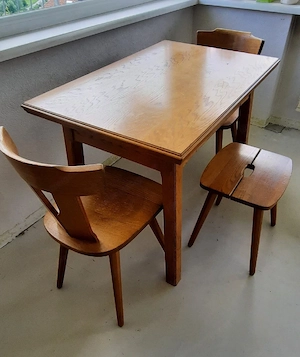 Tisch mit Schublade, Stühlen,  Bild 5