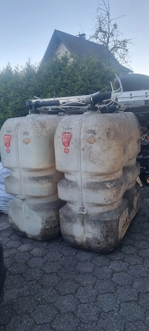 2x öltank aus kunstoff  Bild 2