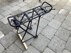 Fahrrad-Gepäckträger zu verschenken