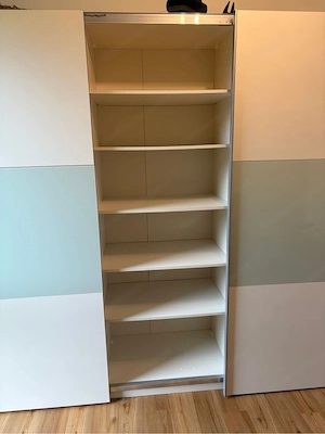 Kleiderschrank Bild 3