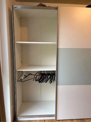 Kleiderschrank Bild 4
