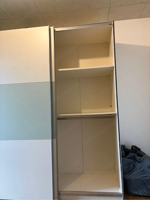 Kleiderschrank Bild 2