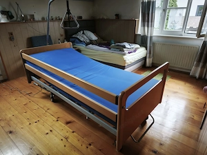 Pflegebett elektrisch  Bild 2