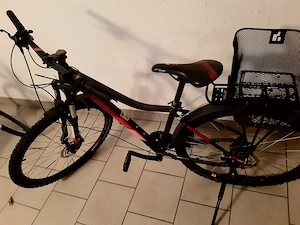 Mountainbike schwarz und ein wenig rosa