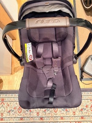 Nuna Pipa Next Babyschale Set mit Isofix & Spiegel Bild 2