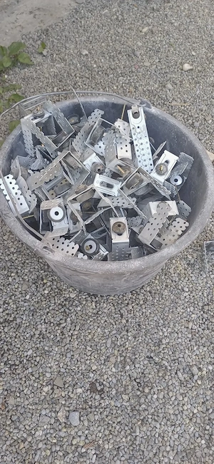 Abhängebügel für Decken schallentkoppelt zu verschenken