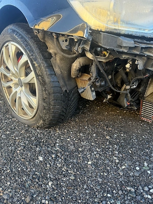 Audi A6 Avant Unfallauto Bild 2