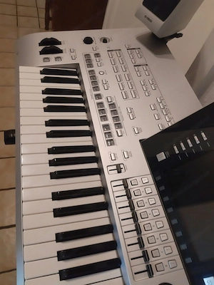 Tyros 4 Yamaha Absolut Neuwertig Bild 10