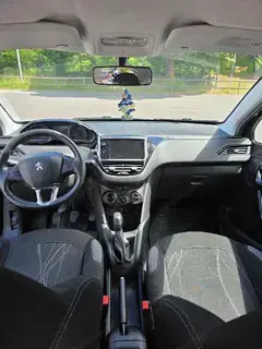Peugeot 208 Bild 2