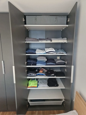 IKEA PAX Kleiderschrank komplett ausgestattet | Grau Weiß | NP 1.498  | neuwertig Bild 6