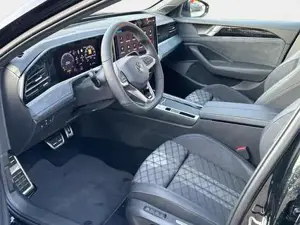 VW Passat Variant R-Line 4WD+PANO+AHK+HARMAN+NAVI+HUD+Matrix+ACC ... Bild 9
