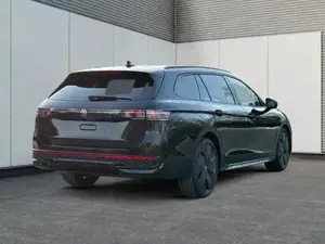 VW Passat Variant R-Line 4WD+PANO+AHK+HARMAN+NAVI+HUD+Matrix+ACC ... Bild 3
