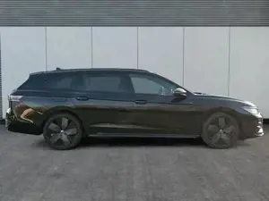 VW Passat Variant R-Line 4WD+PANO+AHK+HARMAN+NAVI+HUD+Matrix+ACC ... Bild 5