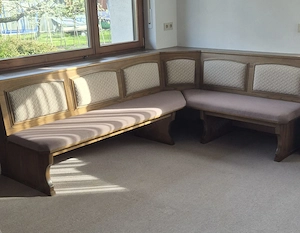 Massive Eckgarnitur mit 3 Stühlen & Kommodenverbau - gratis abzugeben Bild 2