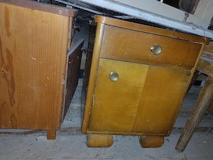 alte komode mit zwei nachtkästchen Bild 2