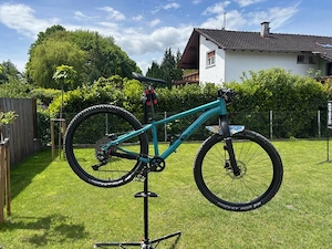 KUbikes 26 TRAIL   Premium Kinder MTB   Carbon   Deore   Türkis Glitter
