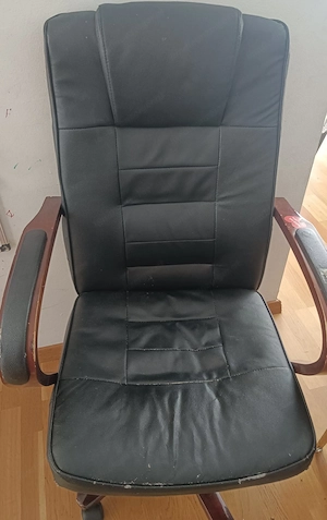 Stabiler Leder-Bürostuhl 