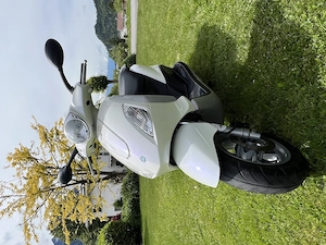 Piaggio Fly 50 2T Roller Moped weiß, fahrbereit  Bild 4