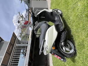 Piaggio Fly 50 2T Roller Moped weiß, fahrbereit  Bild 2