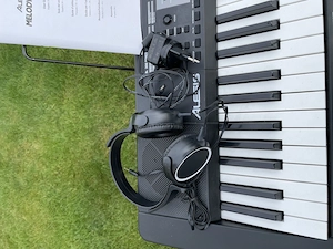 Alesis Melody 61 MKII Keyboard + Ständer + Zubehör Bild 3
