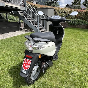 Piaggio Fly 50 2T Roller Moped weiß, fahrbereit  Bild 3