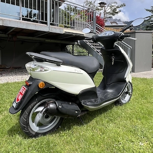 Piaggio Fly 50 2T Roller Moped weiß, fahrbereit  Bild 2