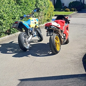Ducati 748 S  Bild 2
