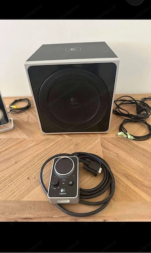 Logitech Z4 2.1 Sound System für PC Lautsprecher